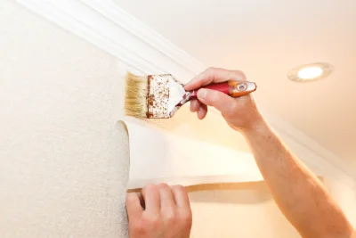 Pose de papier peint à Champenard — revêtements muraux et toiles de verre